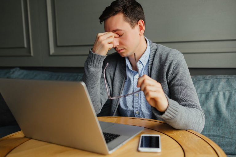 O que fazer para cuidar da saúde emocional nas empresas?