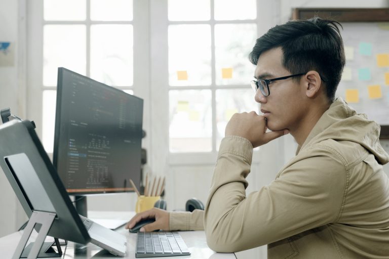 Quais os principais desafios de contratar desenvolvedores?